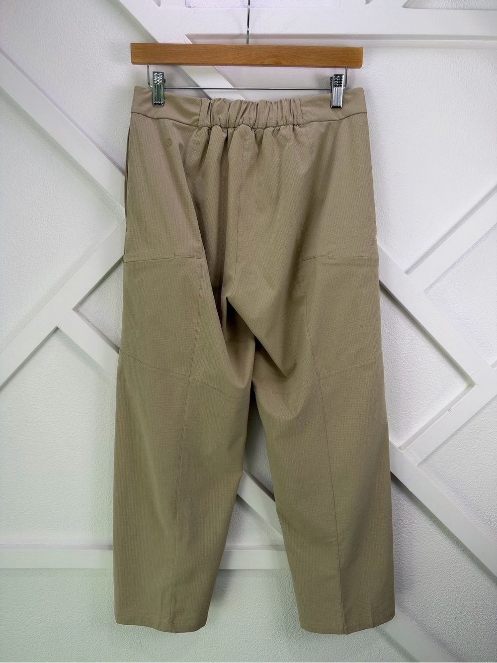 Lululemon Ventlight Cargo Mid Rise Crop 26" Lightweight Travel Tan Size 6 - Picture 7 of 12